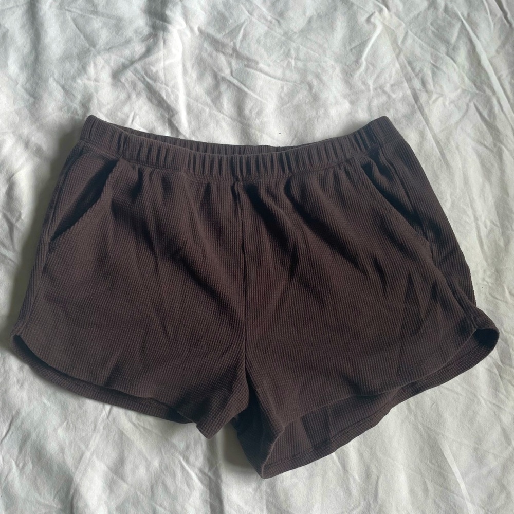 Medium The Cozy Shorts SO Brown Stretchy Shorts with Front Pockets